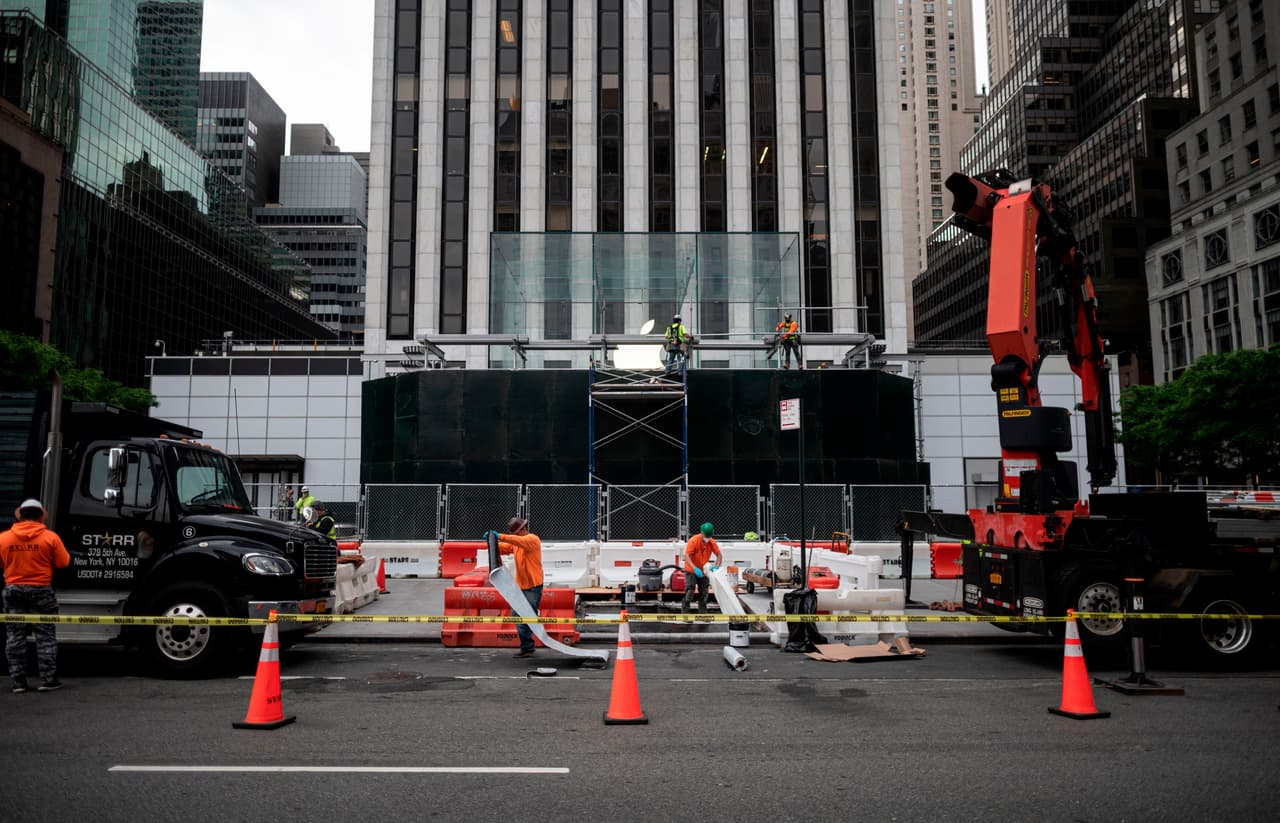 La policía de la ciudad de Nueva York reportó que se habían realizado al menos 700 por saqueo y otras ofensas y ataques contra oficiales durante el toque de queda del 1 de junio.