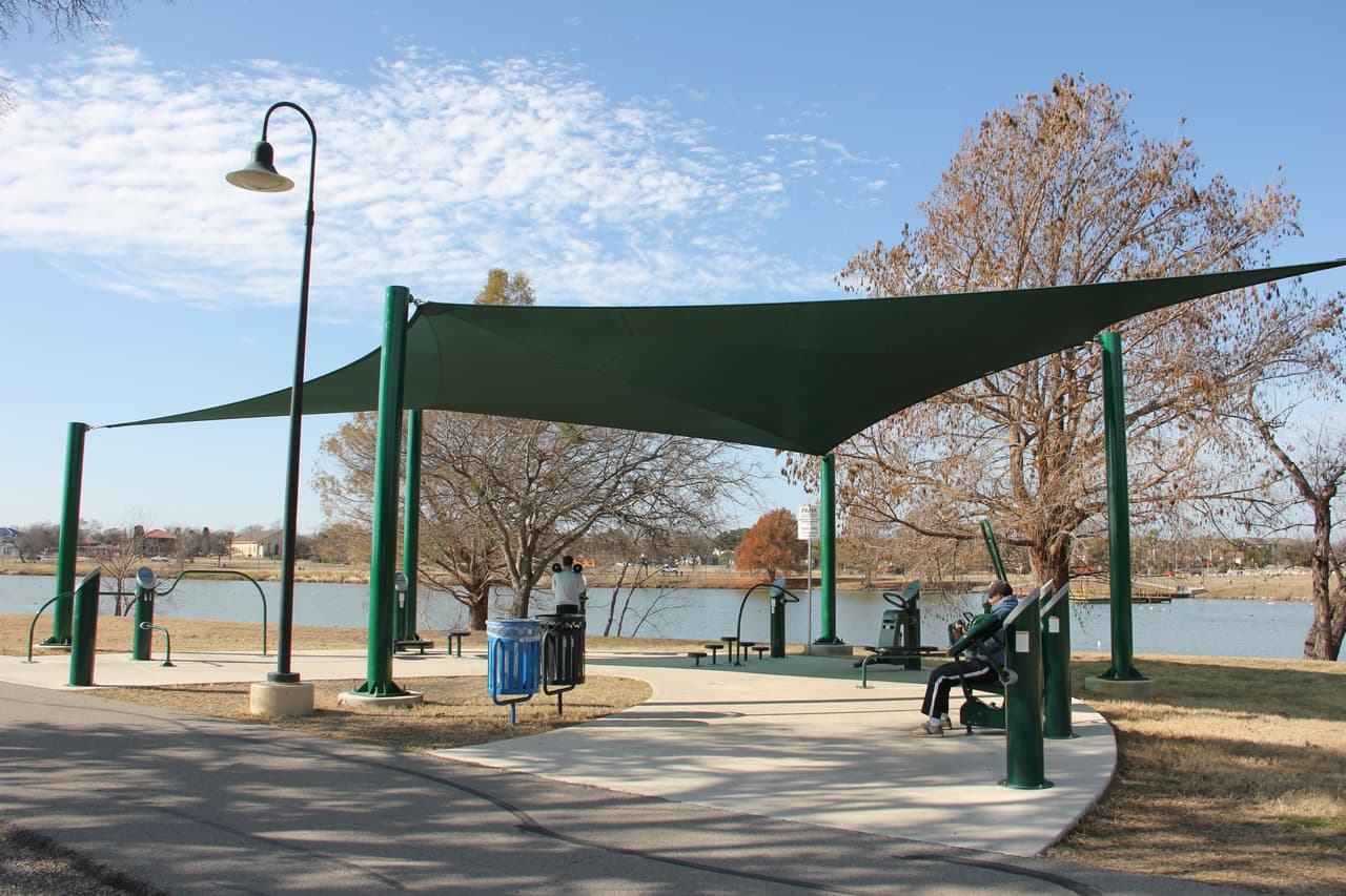 Además de las comidas y bebidas, los asistentes pueden disfrutar de los juegos de carnaval durante todo el día, así como de otras actividades para toda la familia.