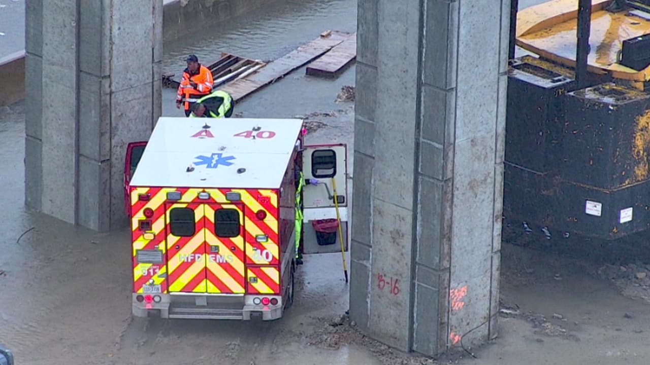Ambulancia varada en la intersección de la carretera 59 y 610