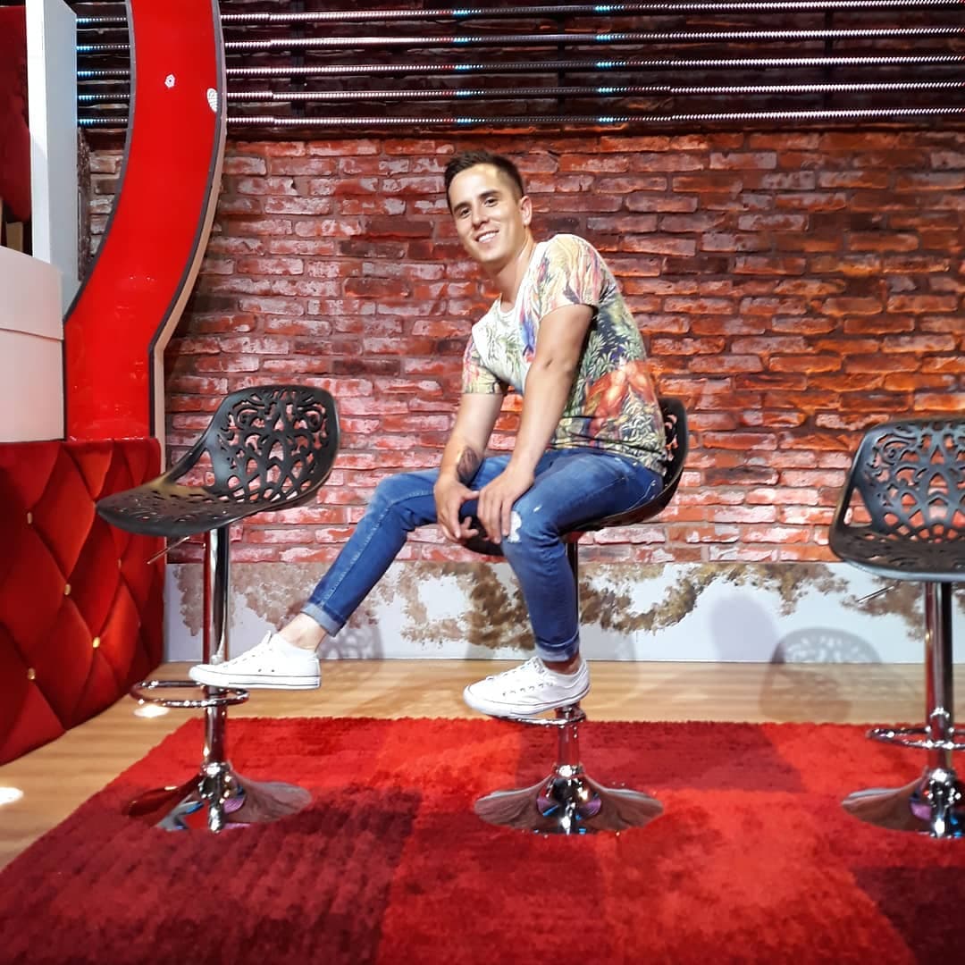 Se trata de Brian del Prado, quien fue hallado muerto al volante de su vehículo, según reportó este lunes
<a href="https://www.eluniversal.com.mx/metropoli/cdmx/asesinan-brian-del-prado-concursante-de-enamorandonos-tras-pelea-en-bar-de-coyoacan" target="_blank">El Universal</a>.