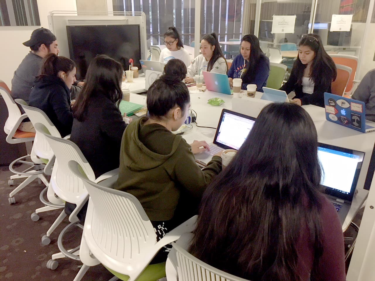 The UCLA study is part of the document (amicus brief) that was filed December 22 in court as part of the legal struggle of 15 state attorneys in favor of restoring the federal program known as DACA (Deferred Action for Childhood Arrivals).