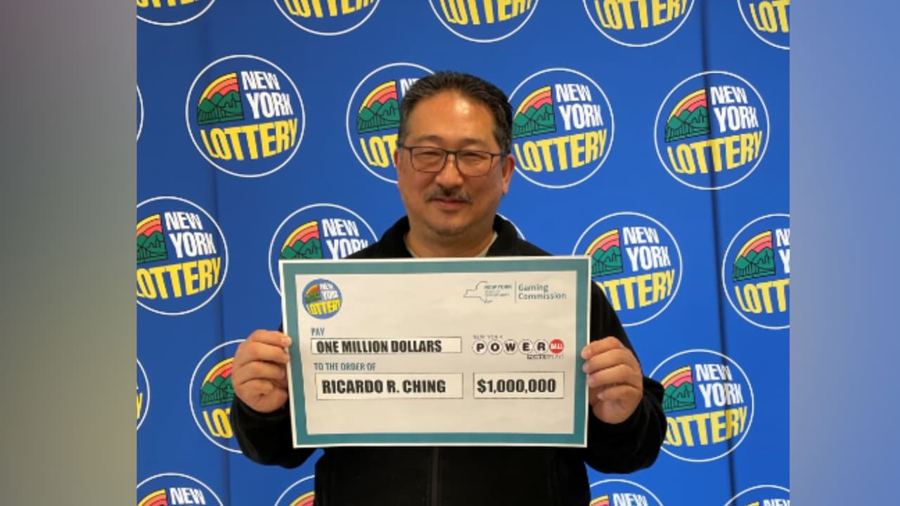 <u><b>Gana $1,000,000 en Powerball</b></u>
<br>
<br>
<b>Ricardo Ching, vecino de Jamaica, en Queens obtuvo un segundo premio</b> en el sorteo de Powerball del pasado 13 de marzo.
<br>
<br>El premio fue de un millón de dólares
<b>, pero luego de impuestos, recibió 612,240.</b>