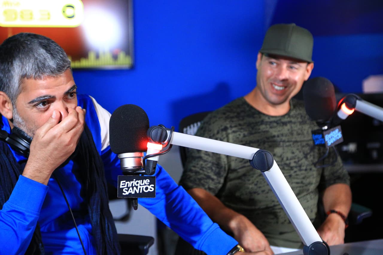 Roldán no puedó aguantar la risa cuando entro La Prima a cabina a hacerle una propuesta deshonesta.