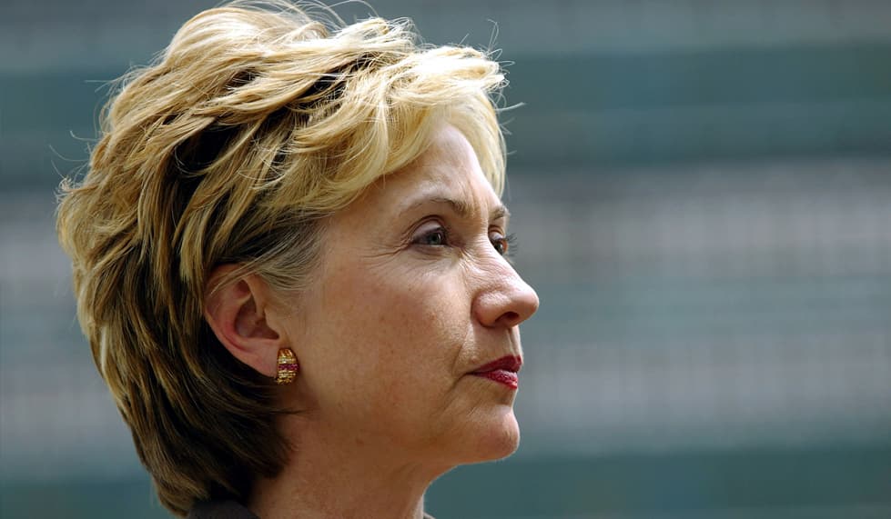 “Yo adopté mi propio mantra: aceptar las críticas en serio, pero no personales. Si hay algo de verdad o mérito en la crítica, trato de aprender de él. De lo contrario, lo dejo ir”, afirma en su autobiografía ‘Living History’, 2004.