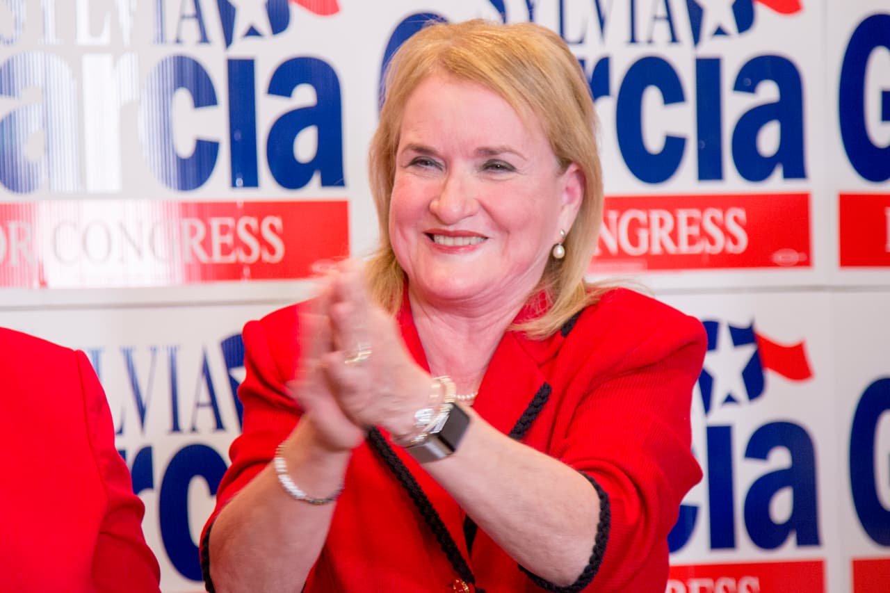 <b>Sylvia García. Distrito 16, Texas.</b> Recién elegida a la Cámara Baja del Congreso. Nació en Palito Blanco, Texas. Es demócrata y junto a Verónica Escobar es una de las dos primeras latinas que representan a ese estado en la Cámara de Representantes federal. Su distrito incluye una porción del este del área metropolitana de Houston.