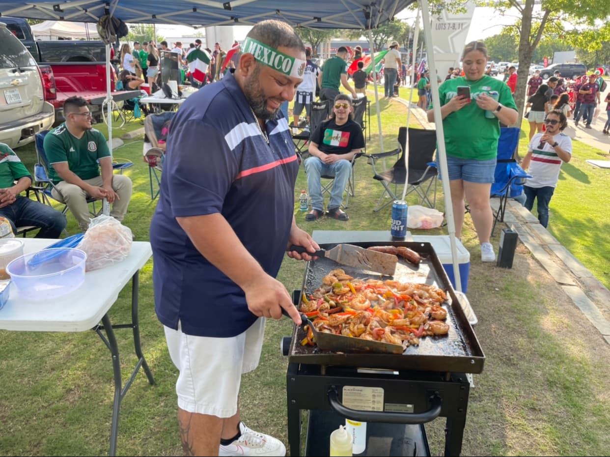Las famosos parrilladas tuvo de todo, camarones, hamburguesas, carne asada y por supuesto no pudieron faltar los tacos mexicanos.