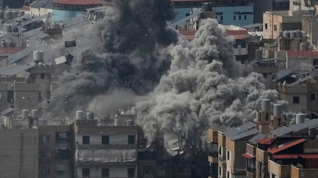 Israel lanza masivo bombardeo al sur de Beirut, bastión de Hezbolá