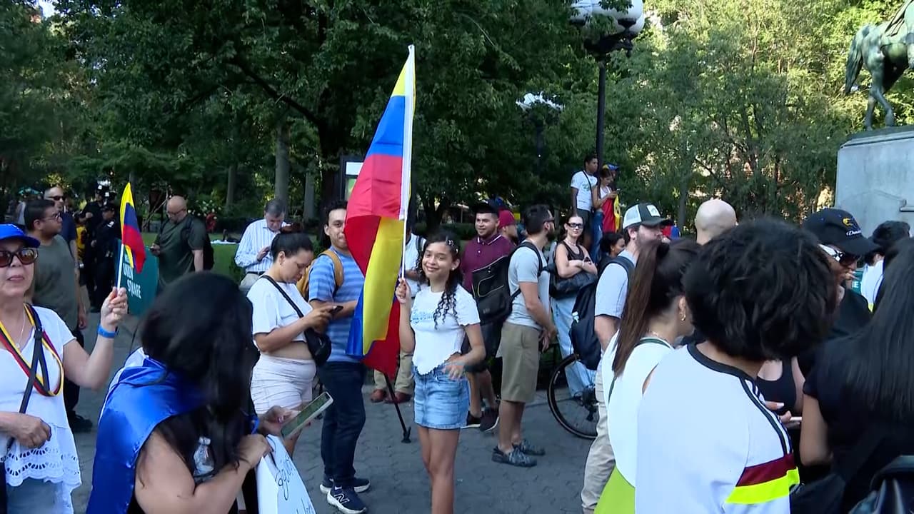 Familias enteras acudieron a denunciar lo que llamaron un fraude electoral tras las votaciones del domingo pasado.