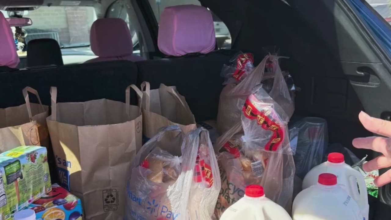 Activistas en Manatee refuerzan la ayuda alimentaria para familias afectadas por operativos migratorios