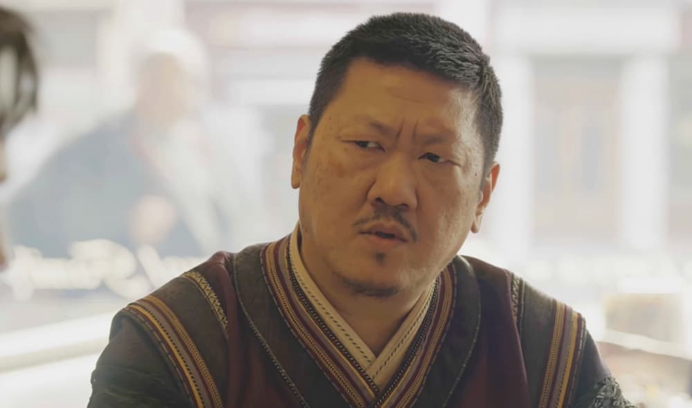 Sus intervenciones no son al azar, ya que como el nuevo Hechicero Supremo, su deber es estar al tanto de todas las amenazas que se aproximen a la Tierra, sin importar si son invasiones alienígenas o seres de otra dimensión.