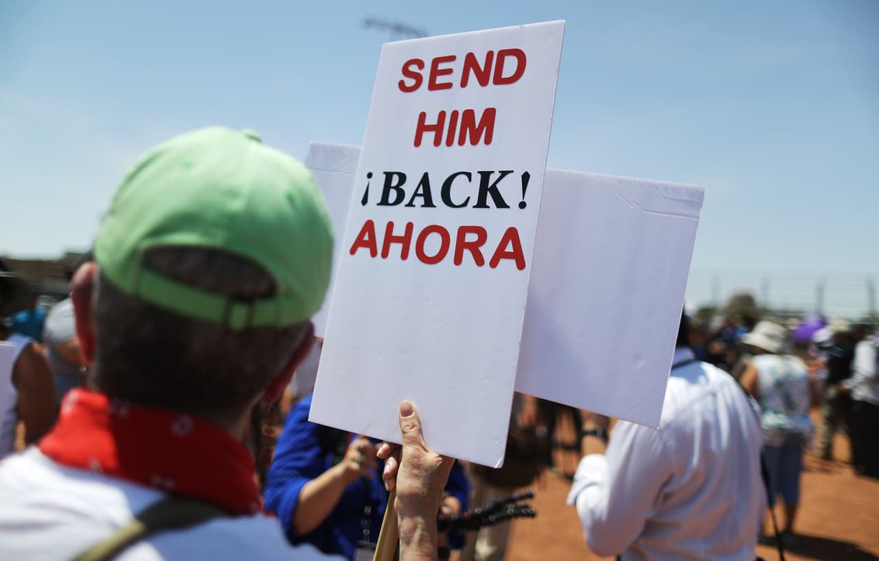 En un discurso el lunes, Trump dijo que los estadounidenses deben "condenar el racismo, la intolerancia y el supremacismo blanco". Propuso una mayor vigilancia de internet, reformas al sistema de salud mental y un uso más extendido de la pena de muerte luego de los tiroteos del fin de semana.