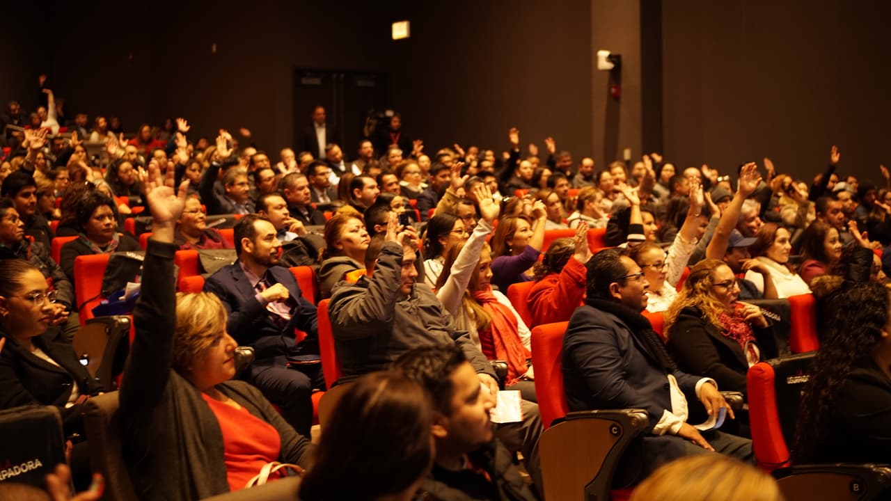 Cuando iniciaron los páneles, y surgió la pregunta de "¿Quién aquí ha querido empezar un negocio?" No hicieron falta manos que se levantaran para decir "yo".