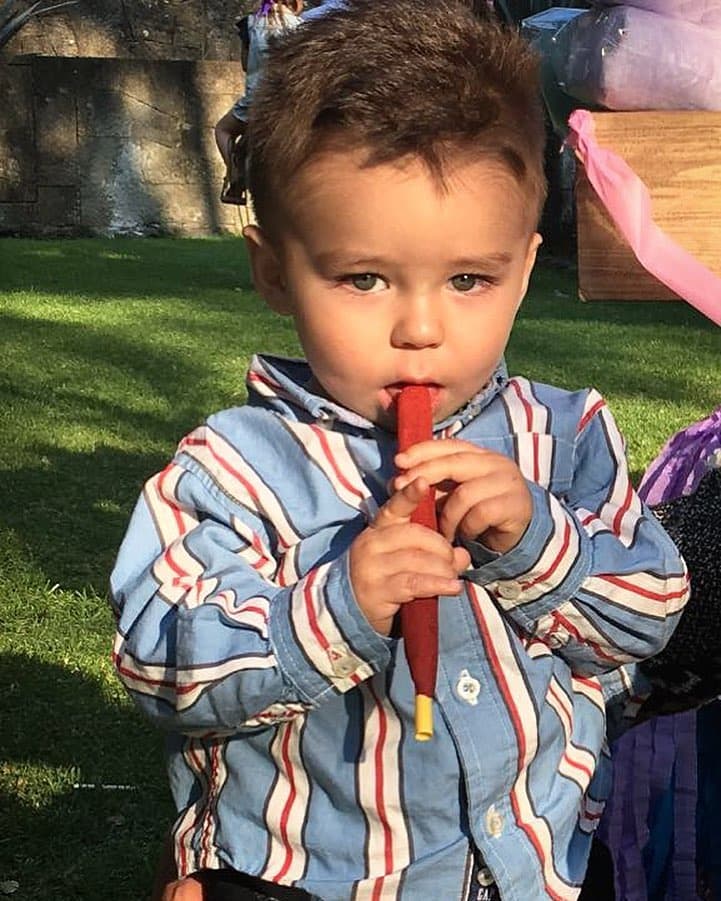 "Es un niño súper tranquilo, yo agradezco mucho porque luego es difícil grabar con niños tan chiquitos y no, él se va a los brazos de
<b><a href="http://www.univision.com/temas/david-zepeda">David (Zepeda)</a></b>, lo abraza, entonces bien padre, súper tranquilo", confesó
<b><a href="http://www.univision.com/temas/ariadne-diaz">Ariadne</a></b> mientras grababan el final de 'La doble vida de Estela Carrillo'.