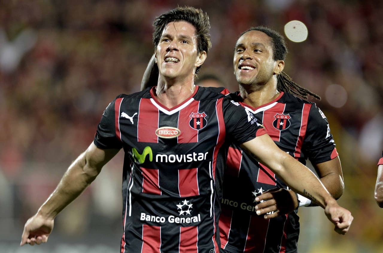 Alajuelense golea al Belén en Costa Rica