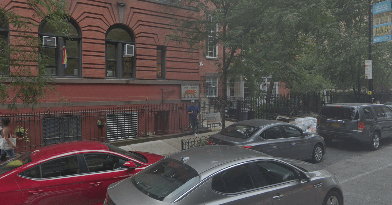 Pacific High School, situada en el número 112 de Schermerhorn Street, en Brooklyn, se lleva el noveno lugar de la lista, con 61 accidentes. Como consecuencia, se registraron 38 peatones y 23 ciclistas heridos.