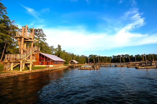 Actividad:
<br>4 de julio - Demostraciones introductorias de kayak (4th of July - Introductory Kayaking Demos)
<br>Lugar: Parque estatal Lake Livingston