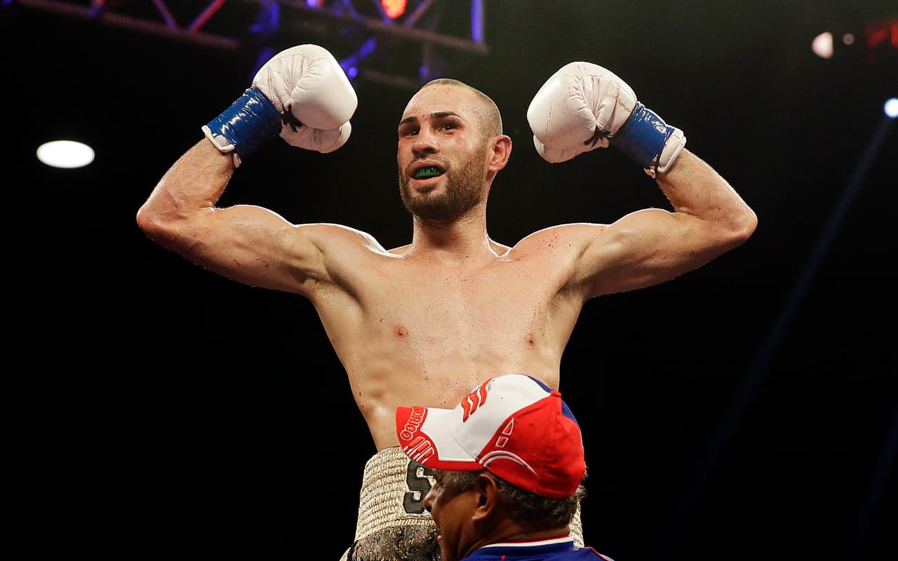 José Pedraza retuvo el título superpluma ante Edner Cherry