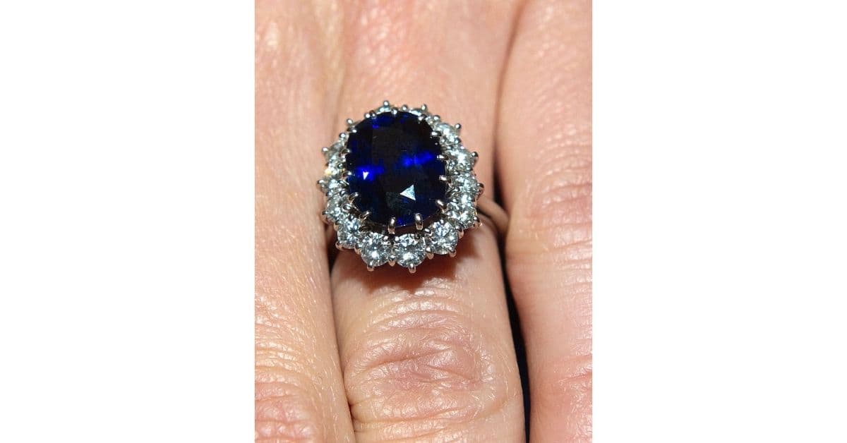anillo de compromiso de la princesa Diana