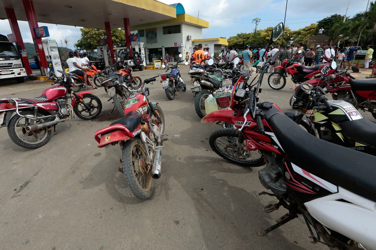 Una de las razones del éxito de las motocicletas en la región está en la congestión vial.