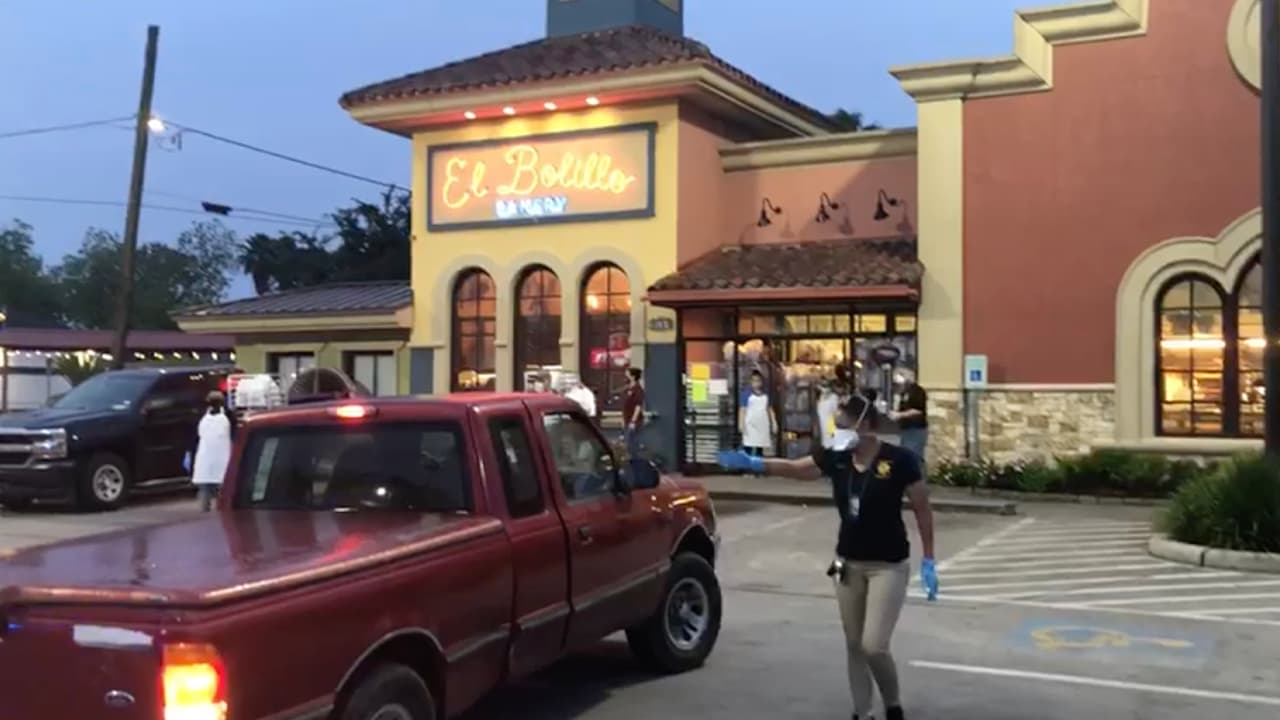 El Bolillo tiene dos sucursales: 2517 Airline Dr, al norte de Houston y 2421 S Wayside Dr, en el sureste de la ciudad.