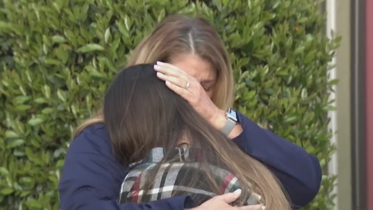 Un 
<b>niño de 6 años falleció este viernes tras un tiroteo </b>
<a href="https://www.univision.com/local/los-angeles-kmex/nino-transportado-hospital-disparo-autopista-55-condado-orange">ocasionado por posible furia al volante en la autopista 55</a>, informó la Patrulla de Caminos de California (CHP) del condado de Orange.