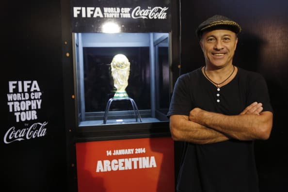 Julio Olarticoechea sería el primer nombre en la lista considerando que es el entrenador que más a la mano tiene la AFA. Olarticoechea es entrenador del equipo femenino pero recién tomó a la selección sub 20 al no tener torneo a la vista con las mujeres.