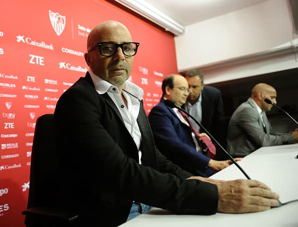 Jorge Sampaoli tiene a su favor el cartel que ha ganado en los últimos años siendo incluso el técnico que le quitó a Martino la Copa América en el 2015.