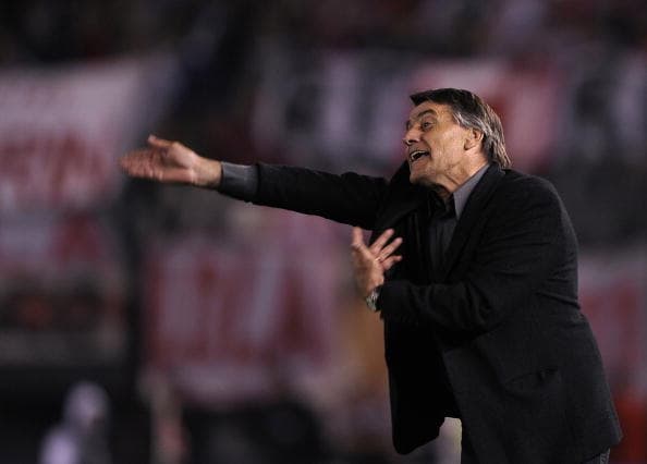 Hugo Tocalli recientemente dejó el cargo como entrenador de la Selección Sub 20 de Chile, por lo que está en disponibilidad de asumir el puesto.