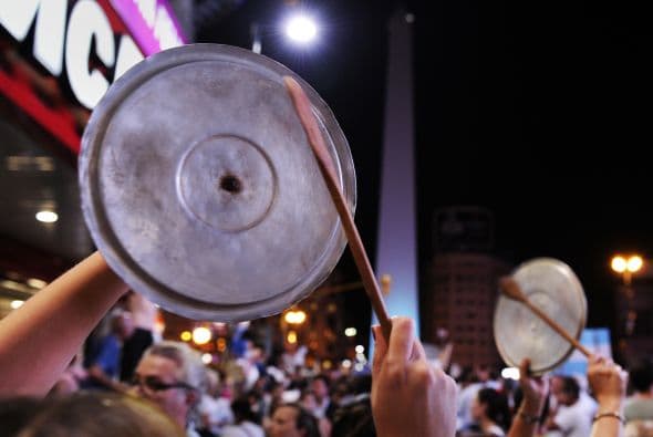 Fue la burguesía chilena la que instauró los cacerolazos como una bulliciosa forma de protesta, pero es en la dictadura de Augusto Pinochet que la clase obrera lo consolida como un poderoso instrumento de manifestación, replicado en varios países de América Latina, el último de ellos Venezuela.