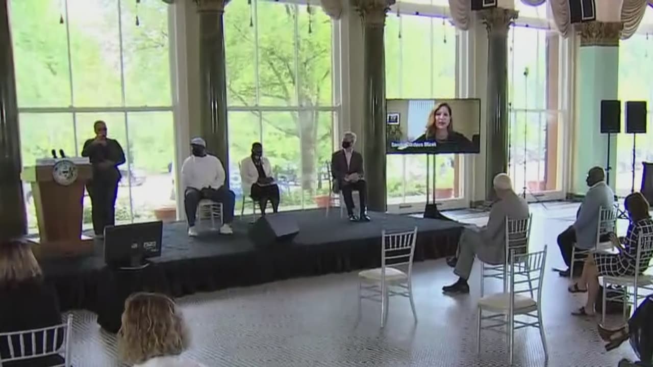 Lightfoot promete atacar la “inequidad” de la ciudad en el plan de recuperación de covid -19