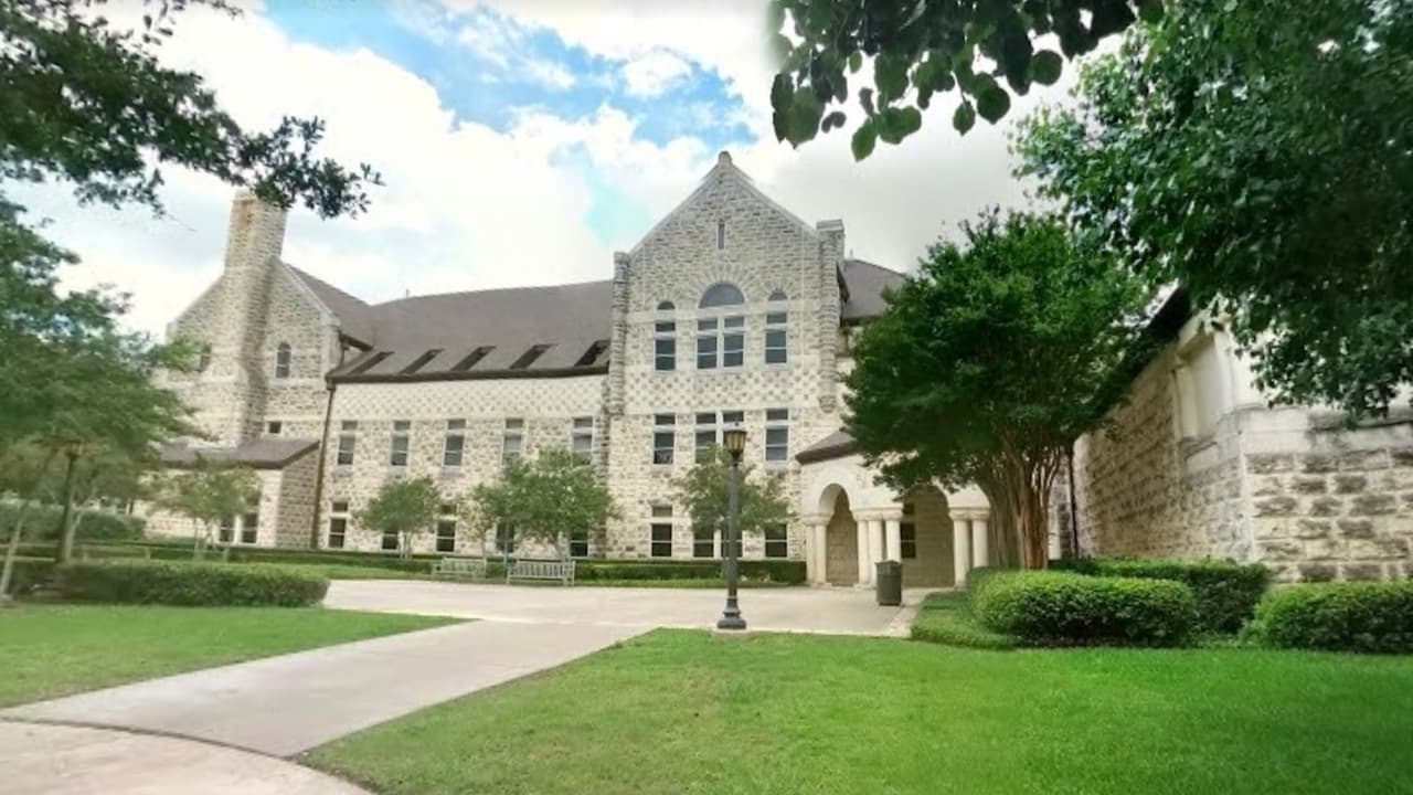 Hay universidades donde los estudiantes que les gusta estudiar diferentes materias pueden incluso realizar más de una carrera a la vez. Southwestern University está en el sexto sitio.