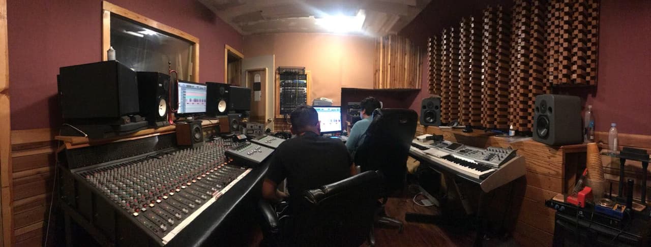 Y ahora, a dos años de su creación, uno de los sueños de los 16 músicos californianos está a punto de concretarse: la grabación de su primera producción discográfica con temas originales a ritmo de banda y con varias composiciones escritas por sus mismos integrantes.