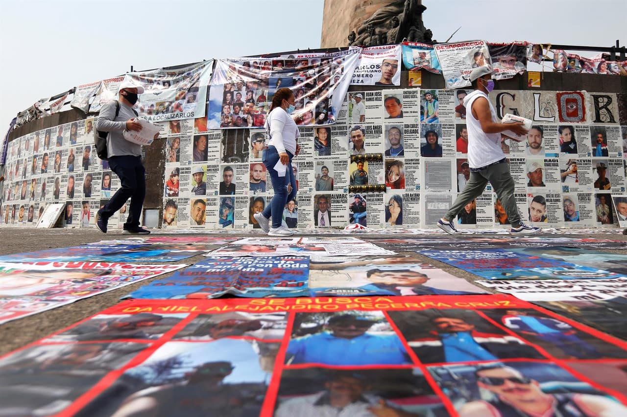 Integrantes de diversos colectivos marcharon por las calles de la ciudad para exigir que se busque y localice a sus familiares.
<br>