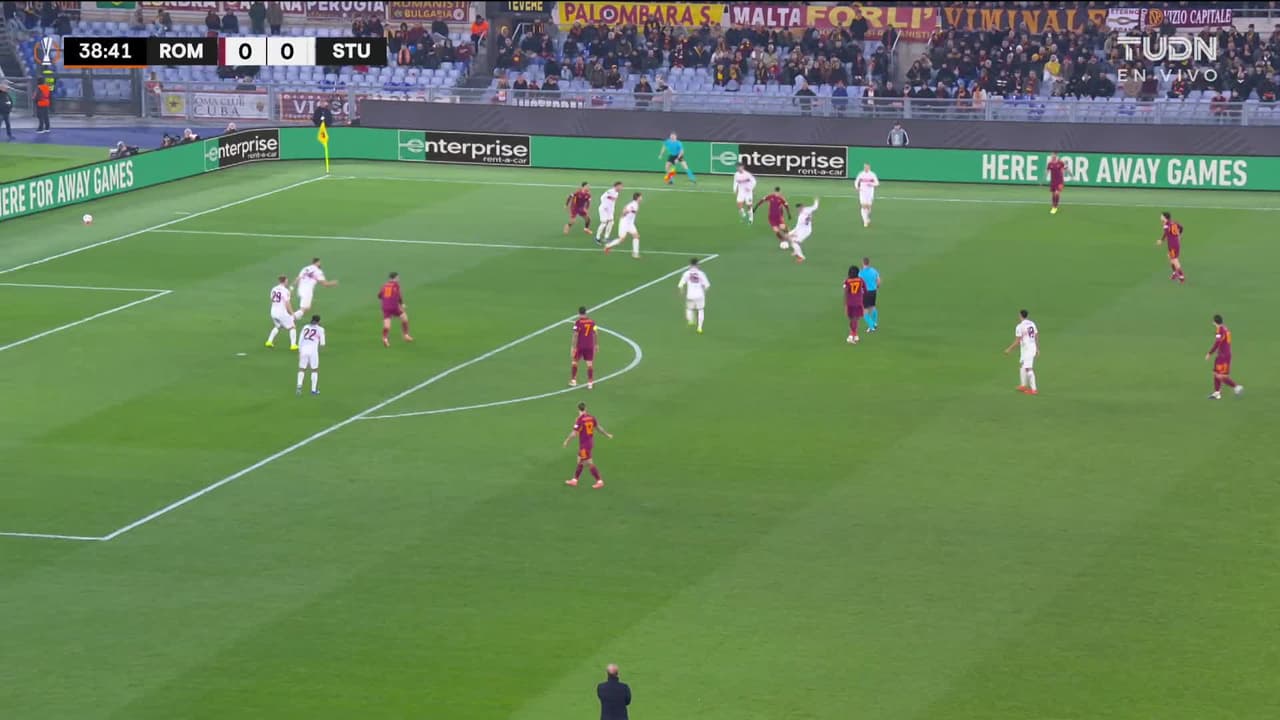 ¡TIRO ATAJADO! disparo por Evan Ferguson.