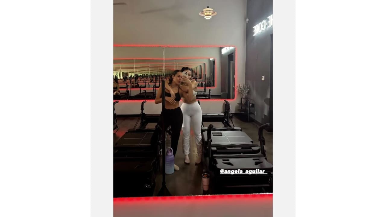 Así reapareció Ángela Aguilar con su hermana Aneliz.