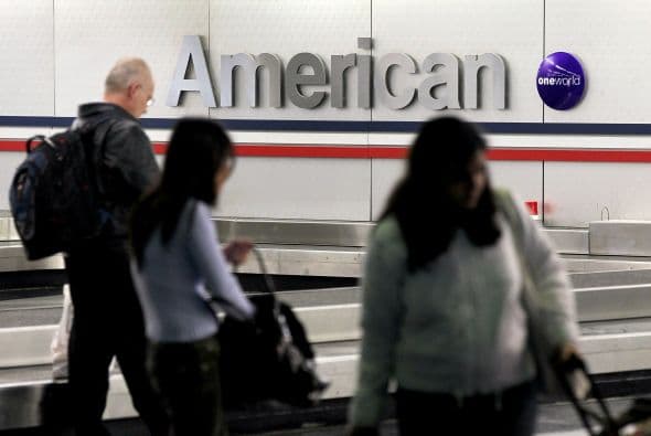AMERICAN AIRLINES - La aerolínea y su casa matriz, el holding AMR, anunciaron a mediados de noviembre pasado que se amparan en la ley de quiebras, aunque mantendrán sus operaciones normalmente, gracias a una disponibilidad de efectivo de 4.100 millones de dólares, informó en su momento la agencia AFP.