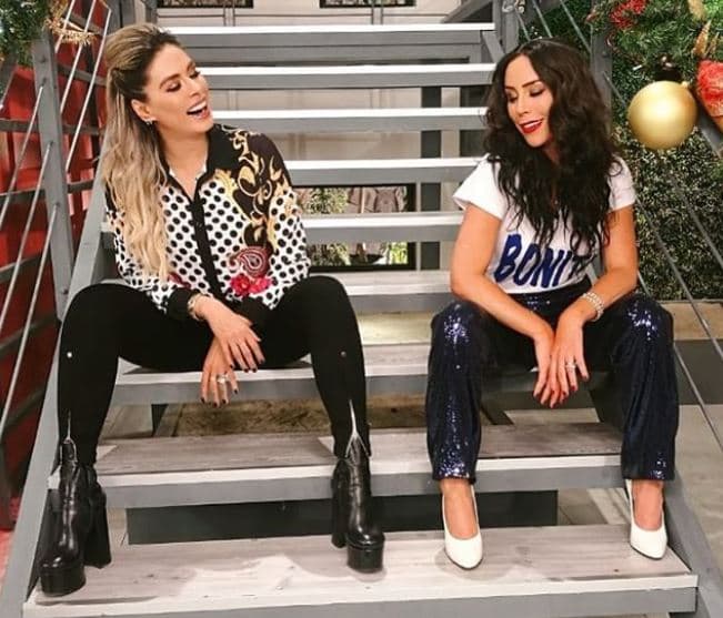 Galilea continuó: "Ella se ha callado por sus hijos, pero todo lo que mostró en sus redes sociales (las historias de Instagram) lo tenía guardado para cuando sus hijos preguntaran 'por qué la situación con mi papá'. Ella lo tenía todo y tiene muchísimas cosas más".