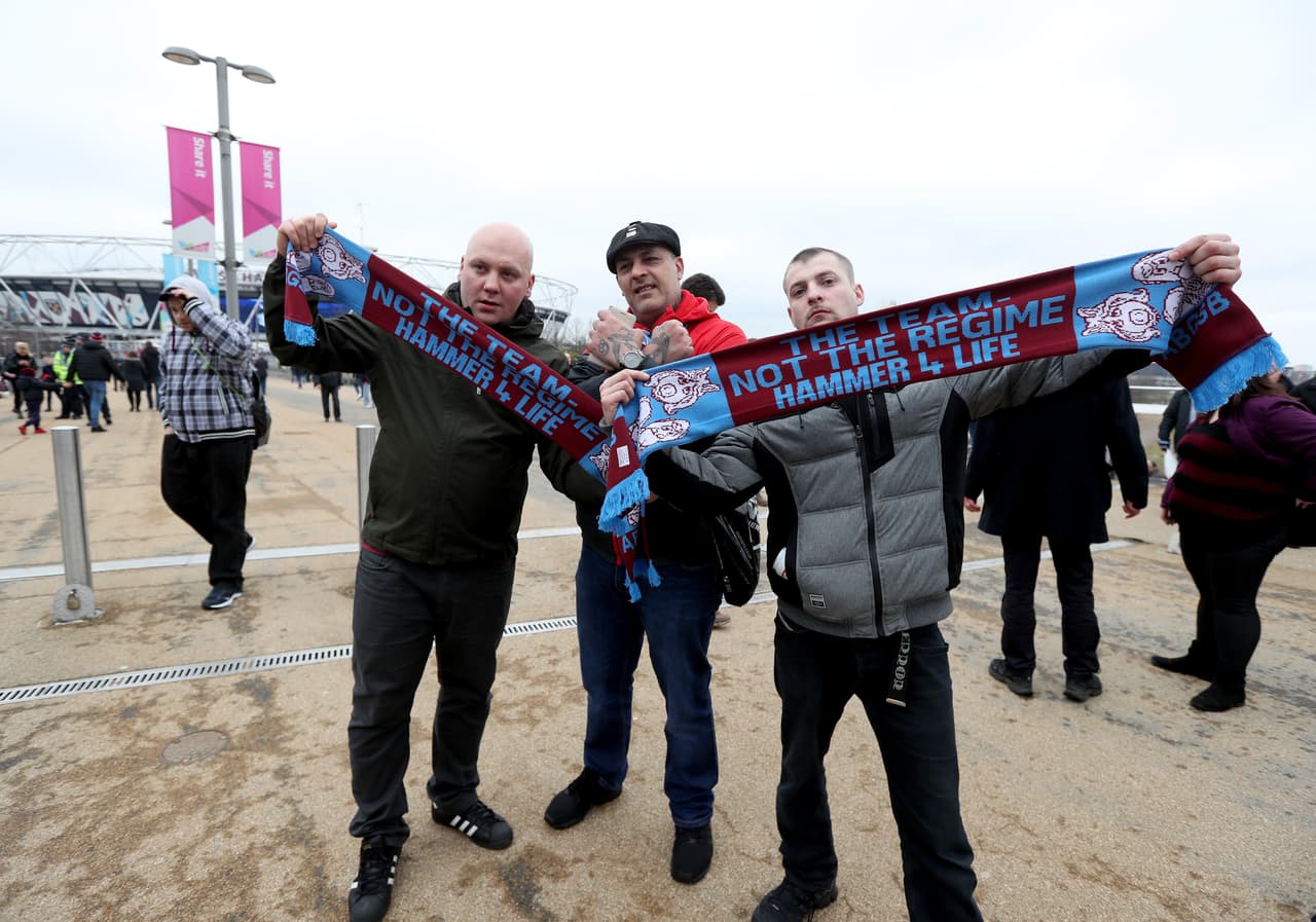 Los fanáticos del West Ham vivían una jornada de fiesta en su casa previo del partido contra Burnley.