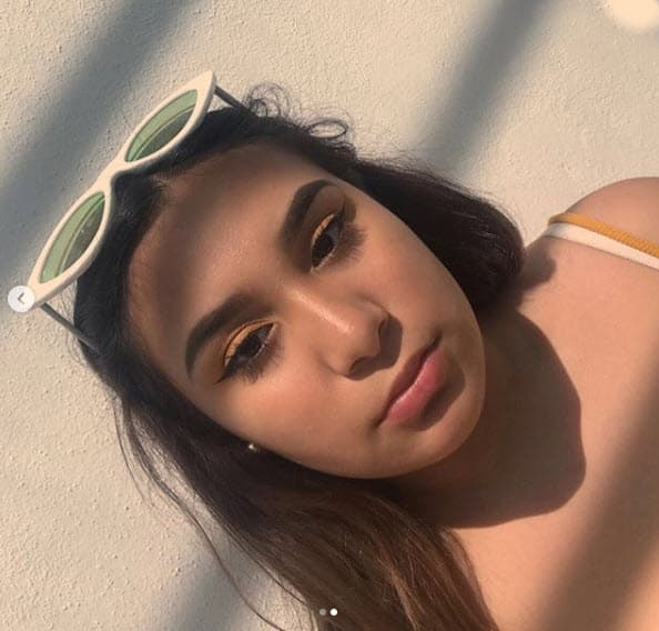 Ahora tiene 14 años y sigue los pasos de su padre, pues ya comenzó su carrera musical. Además, Valentina no deja de recordar con fotografías a Valentín Elizalde en sus redes sociales.