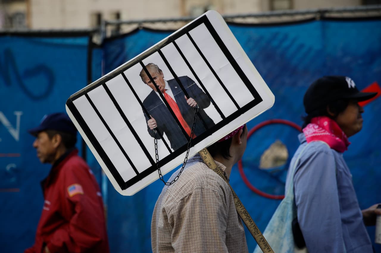 La marcha de 2018 coincidió con el primer aniversario de la toma de posesión del presidente Donald Trump. Varios participantes aprovecharon el evento para expresar sus rechazos de las medidas que ha implementado el mandatario.