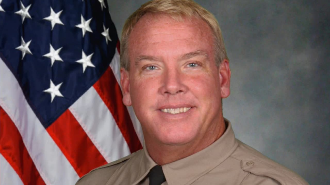 Autoridades texanas ofrecen una jugosa recompensa por pistas sobre los responsables de la muerte de un policía