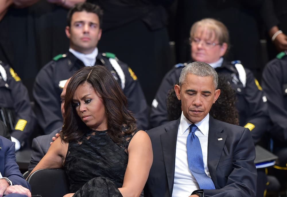 El presidente Barack Obama y su esposa Michelle en el homenaje a los oficiales muertos en Dallas.