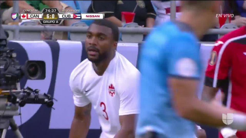 Tiro desviado de Ashtone Morgan