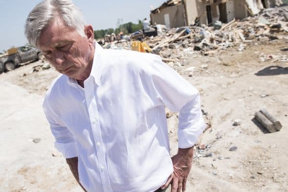 "El Gobierno federal no va a moverse de aquí hasta que consigamos reconstruir estas comunidades, porque cuando algo así ocurre a una comunidad maravillosa como esta, nos ocurre a todos nosotros, y tenemos que estar ahí para ellos", subrayó.