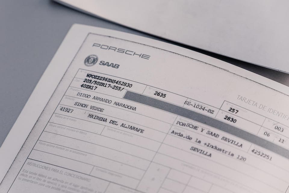 “Estamos encantados de presentar este Porsche de los 90 con una procedencia única y colorida, que atraerá a muchos coleccionistas entusiastas del fútbol en todo el mundo”, dijo Paul Darvill, director de subastas europeas de Bonhams.