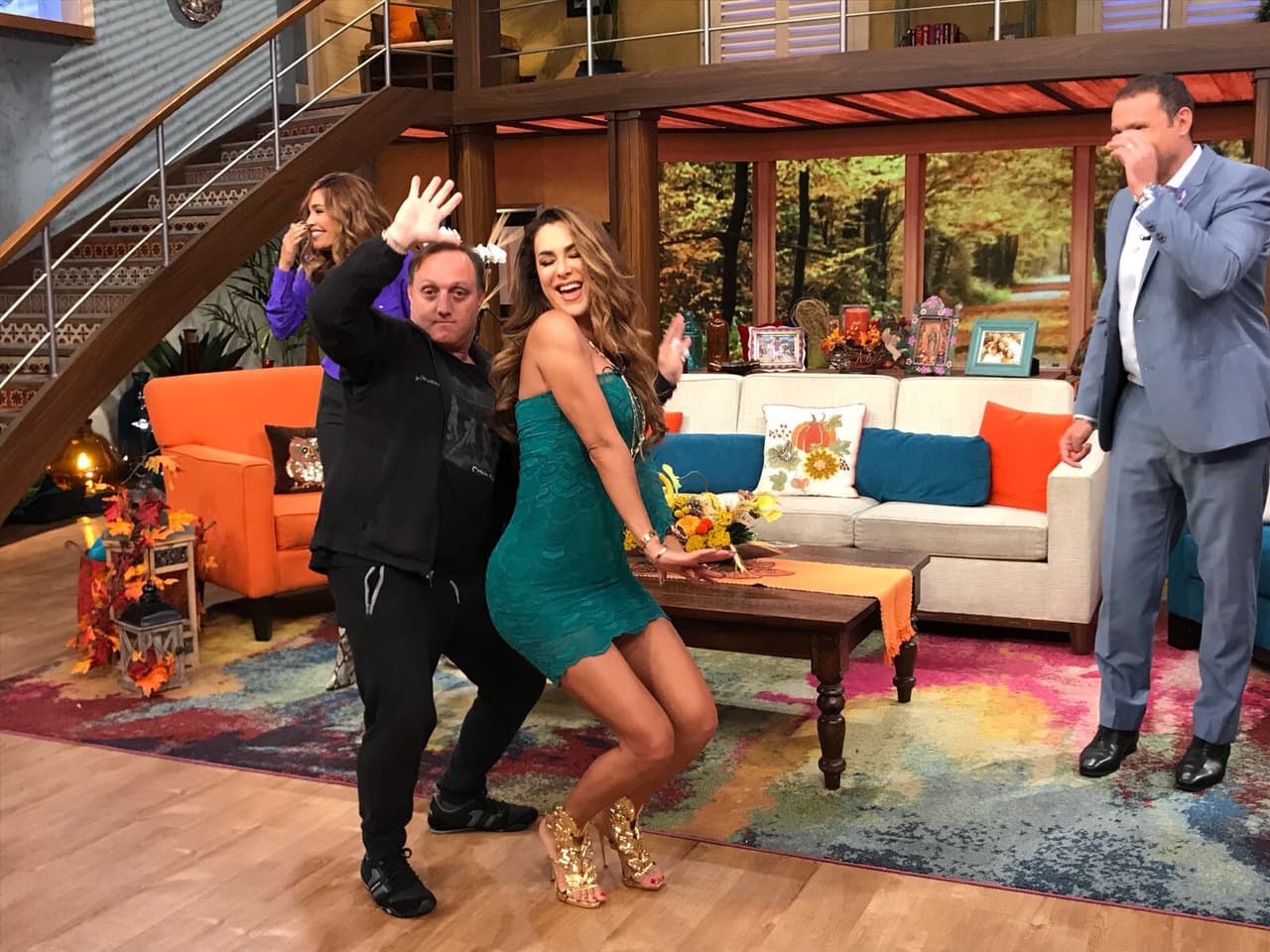 Seguramente Chucky fue la envidia de todos, ¿quién no querría bailar con esos sensuales movimientos de Ninel Conde?