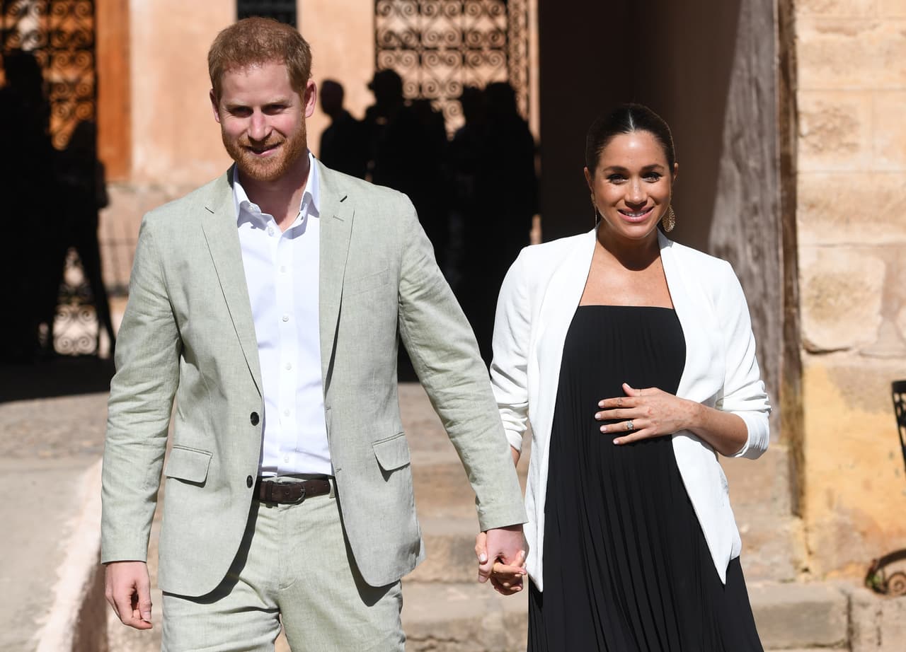 Las especulaciones sobre el distanciamiento de los hermanos aumentaron cuando se supo que Harry y Meghan, quien tiene 8 meses de embarazo, 
<b><a href="https://www.univision.com/famosos/meghan-markle-y-el-principe-harry-se-separan-oficialmente-del-principe-william-y-kate-middleton-fotos">separarían su oficina real de la de William y Kate</a></b>, lo que no tiene nada de anormal, según Arbiter.