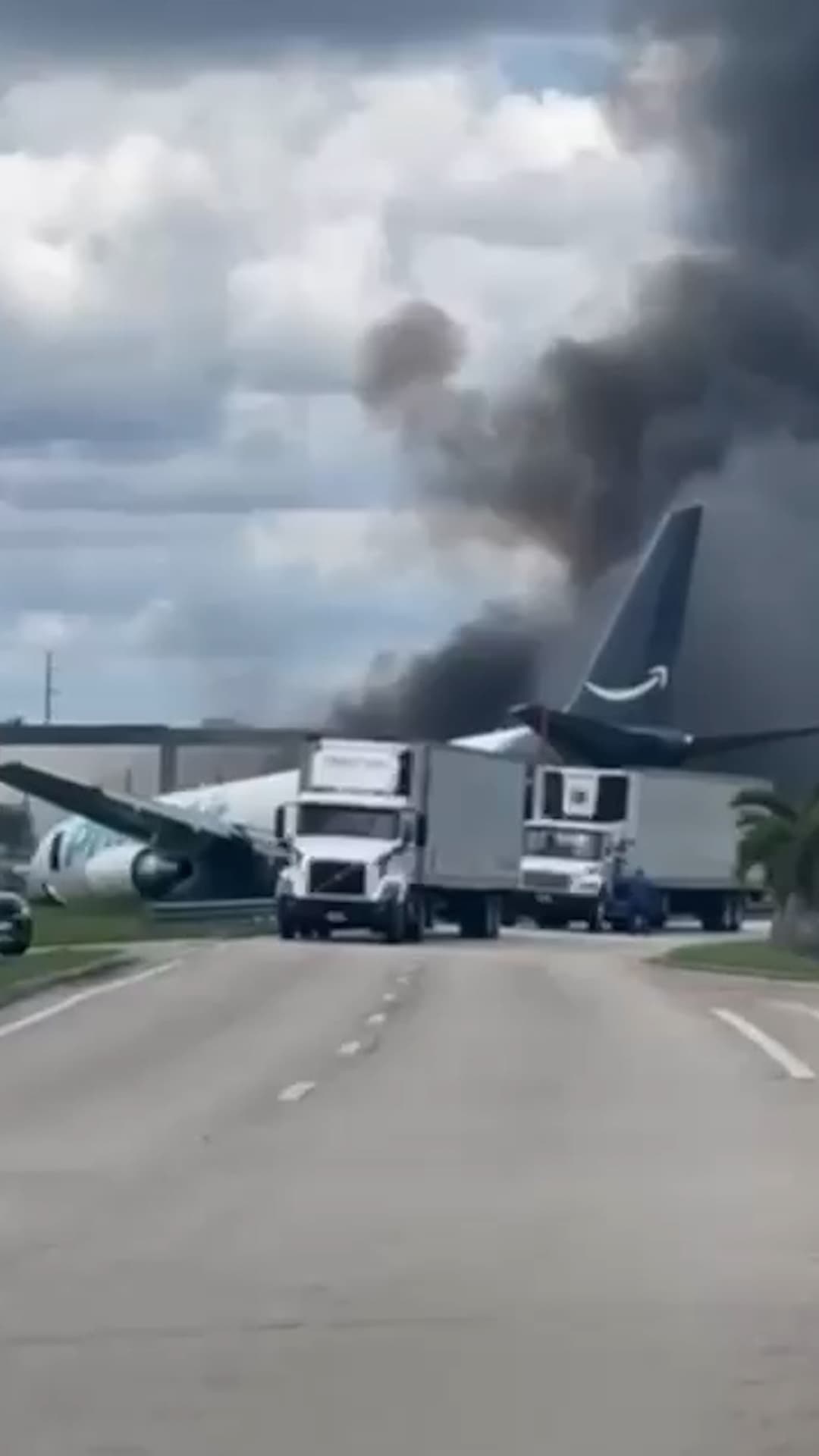 Avión se sale de la pista en aeropuerto de Miami