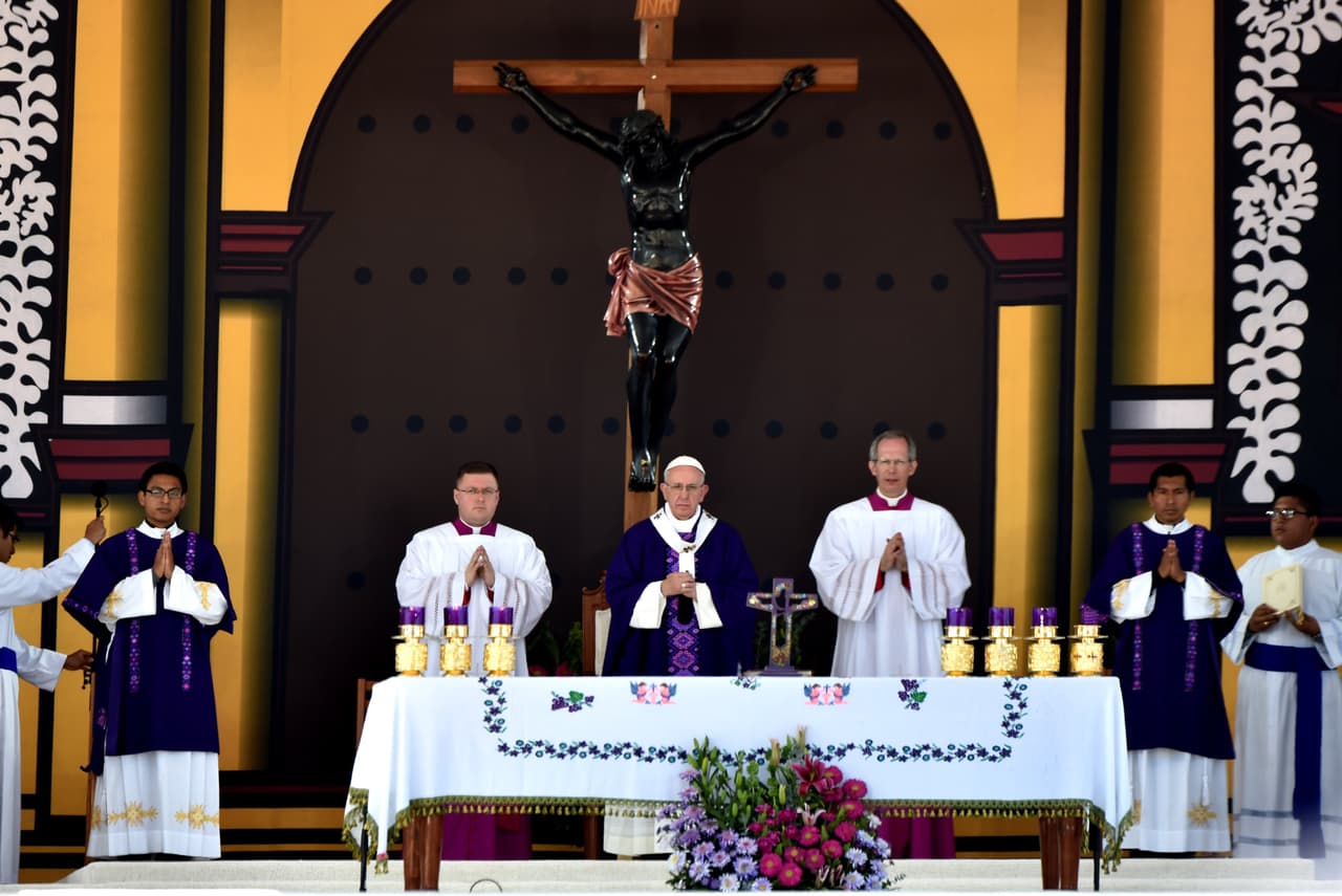El altar fue una réplica de la fachada de la Catedral de San Cristóbal de las Casas.