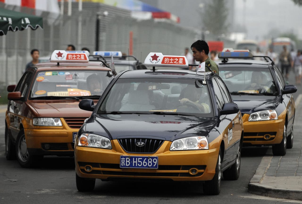 China apuesta a los taxis eléctricos para combatir la contaminación en Beijing a largo plazo